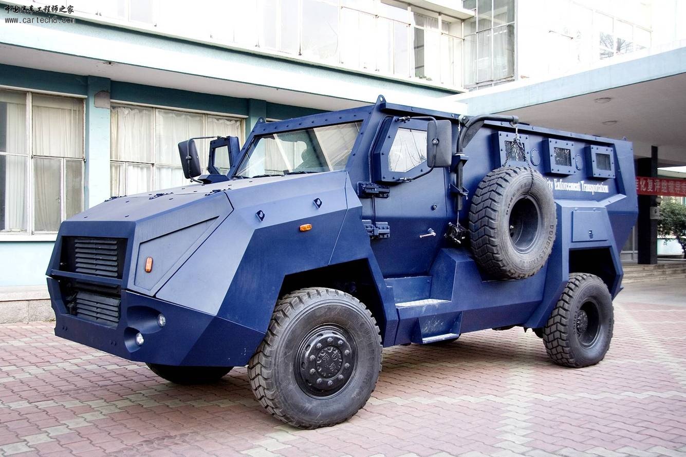 4×4轮式装甲车.jpg