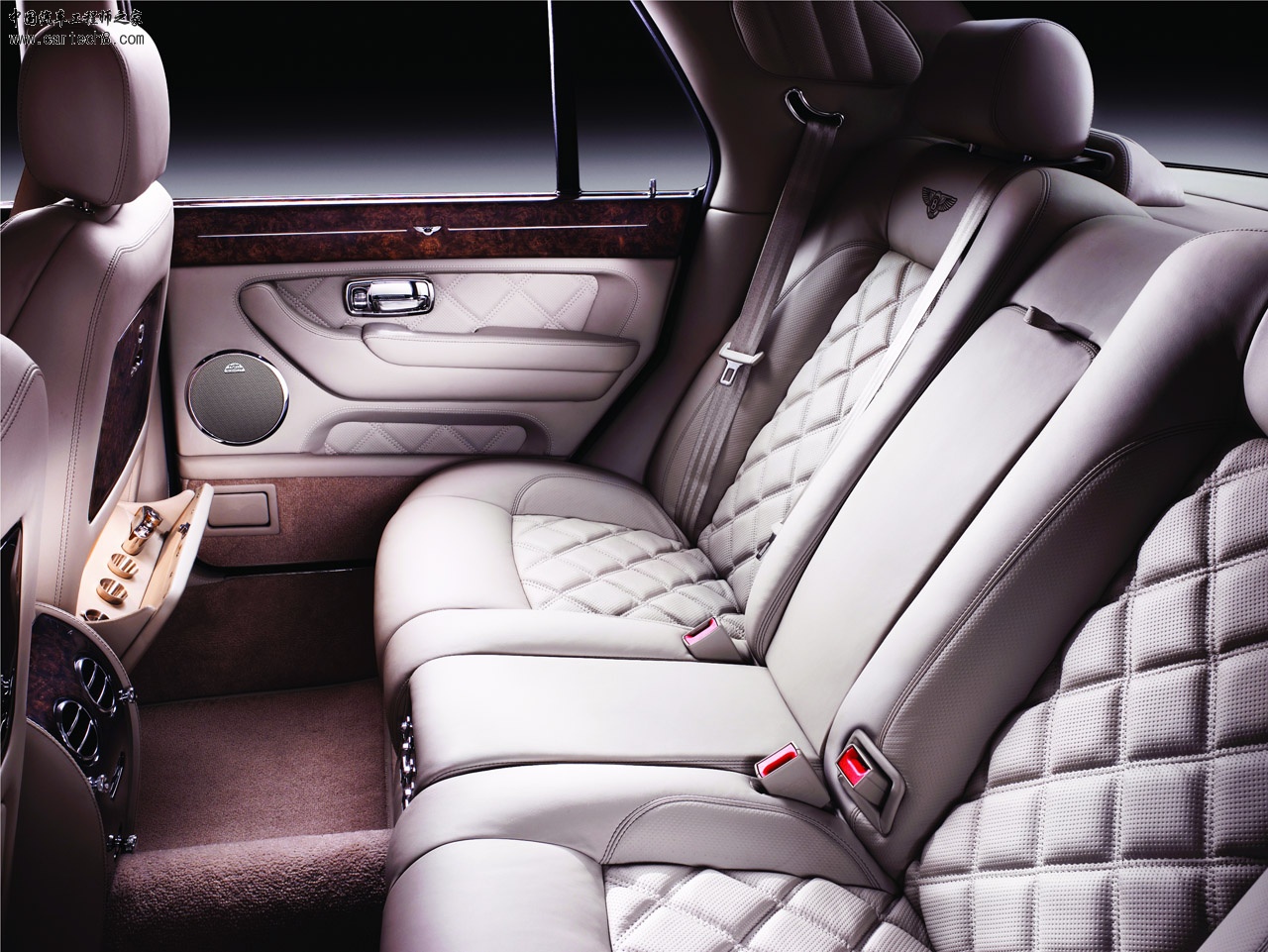 2009-Bentley-Arnage-Final-Series-Front-Interior-Rear-Seats-1280x960.jpg