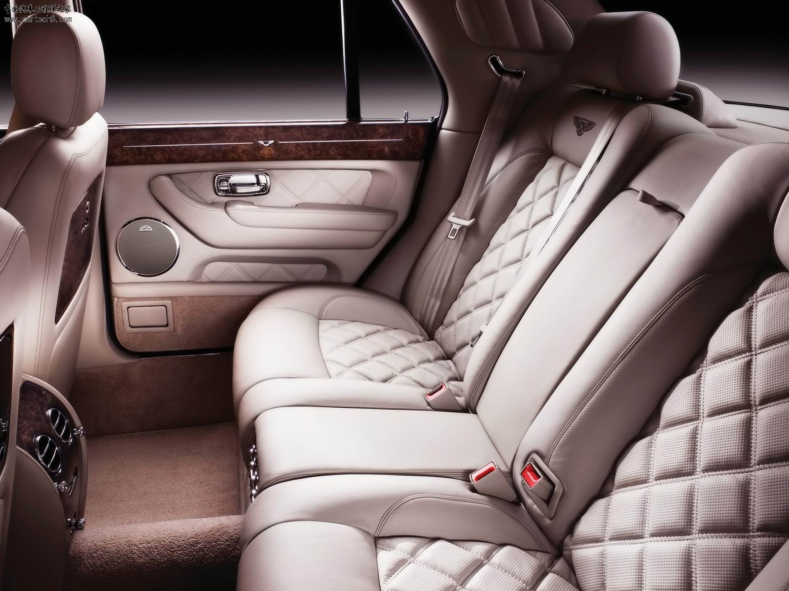 2009-Bentley-Arnage-Final-Series-Rear-Seating-1600x1200.jpg